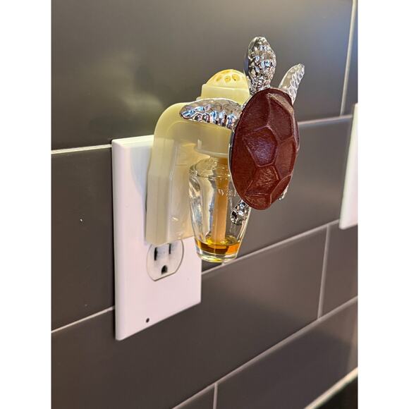 Bath & Body Works Wallflower Turtle Plugin Home Fragrance Diffuser NO Light - Picture 3 of 6